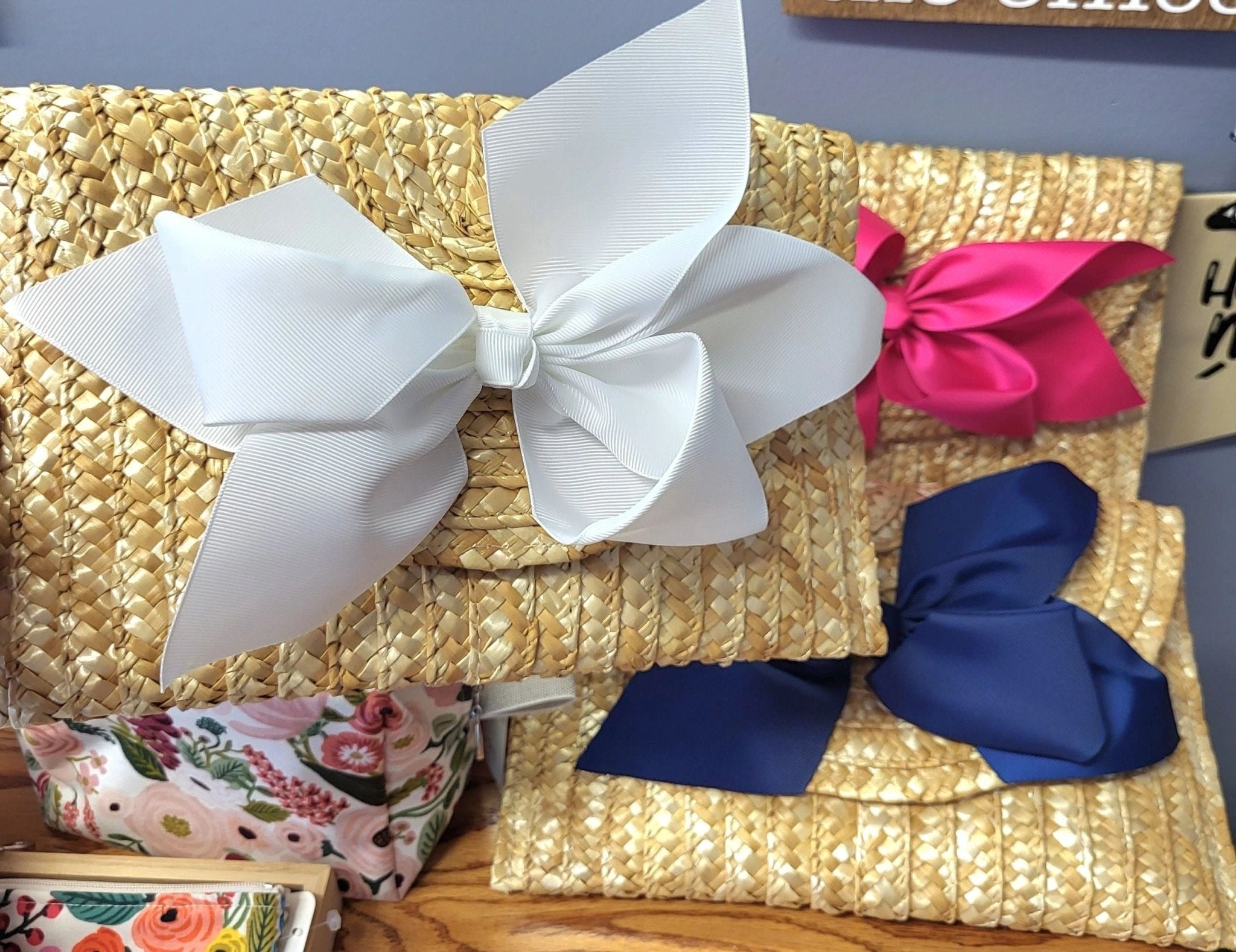 The Vineyard Straw Clutch with Interchangeable Bow - White. - Potpourri Gift Shop