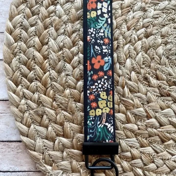 Black Metallic Floral Keychain Wristlet - Potpourri Gift Shop
